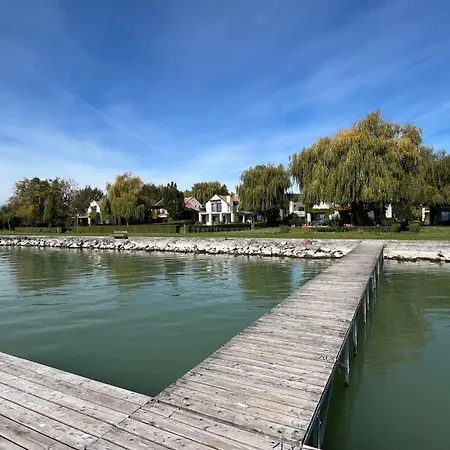 Balatonparti 빌라 *