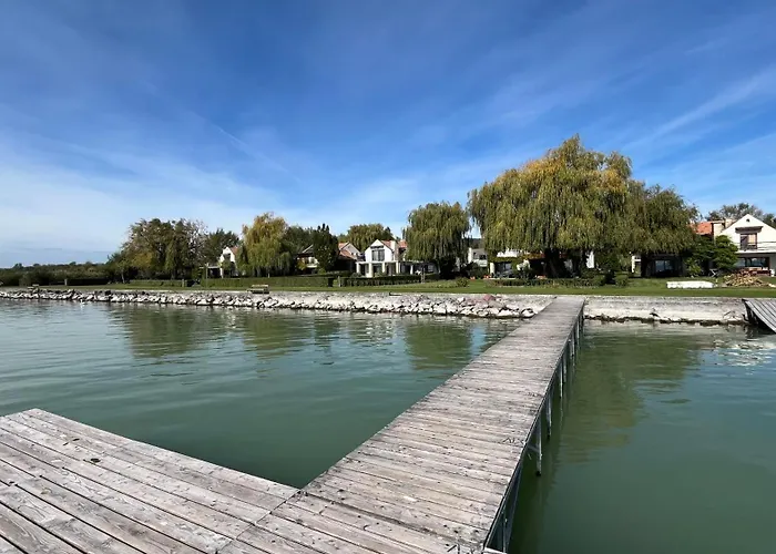 Balatonparti וילה *